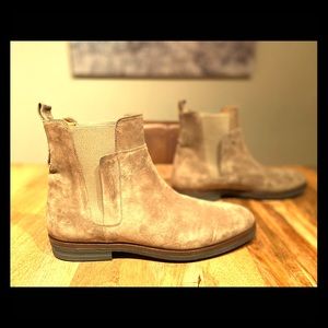 Vince suede Chelsea boot